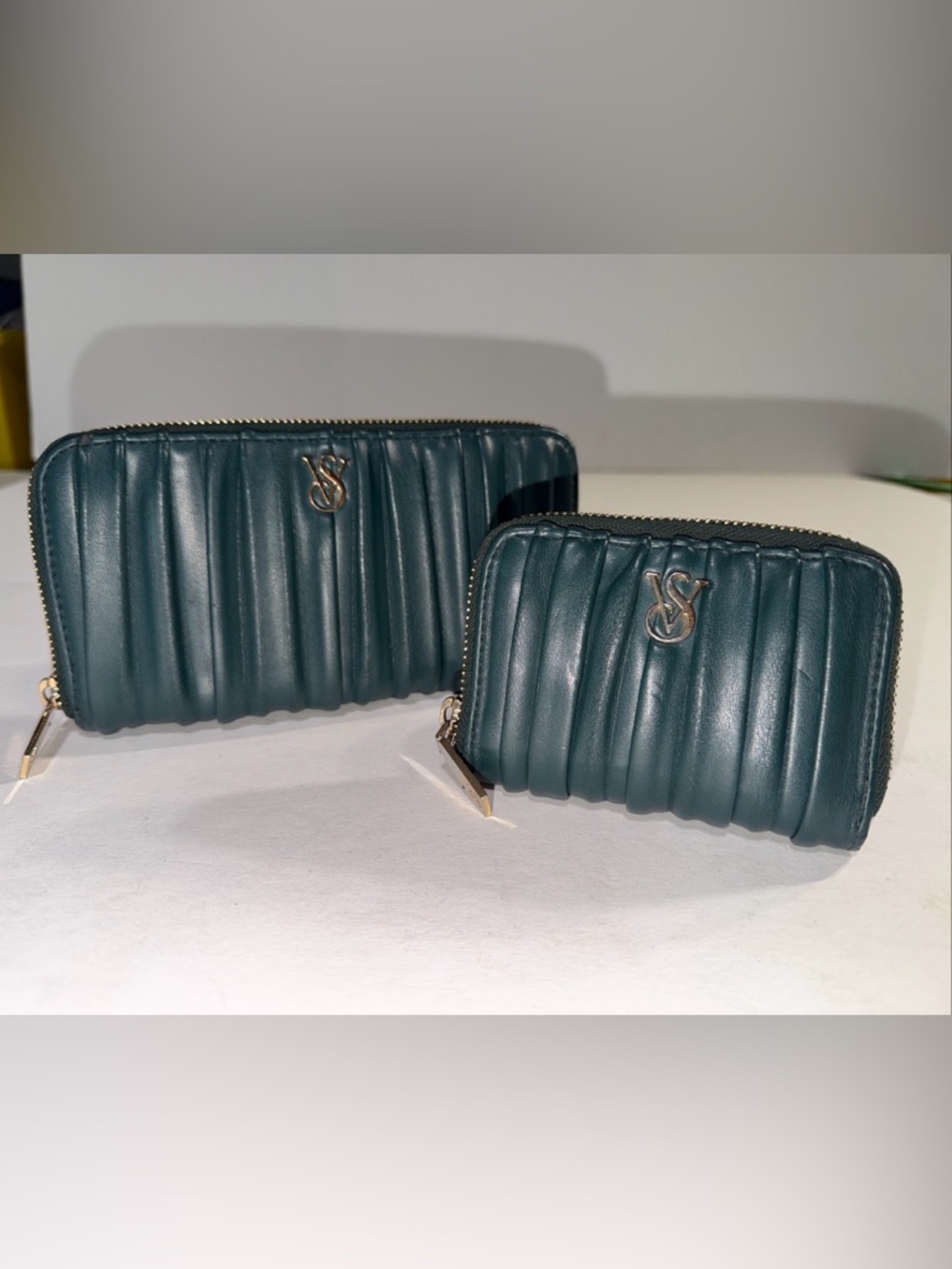 VICTORIA'S SECRET  V QUILT CREDIT CARD HOLDER WALLET  Full & Small Size